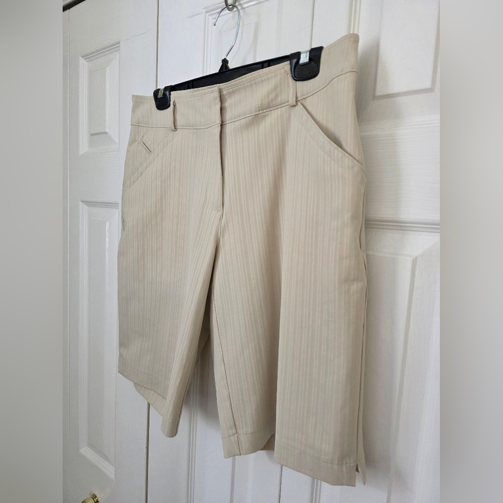 Nike Golf Womens Light Tan Pinstripe Fit Dry Bermuda Athletic Shorts Size 8